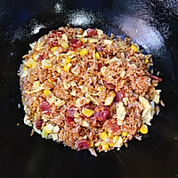 五彩缤纷菠萝炒饭的做法图解5