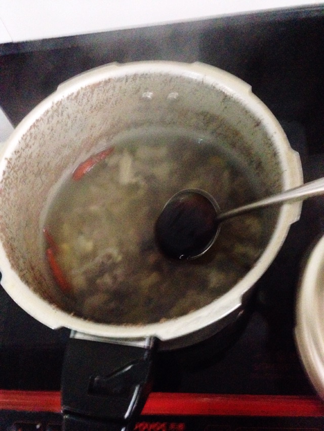 酸辣牛腩汤的做法图解4