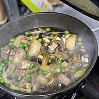 #暖冬酱在手，嗨吃部队锅#素炒口蘑的做法图解4