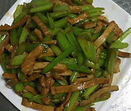 豆干炒芹菜的做法