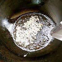 水波蛋肉肉米粉的做法图解2
