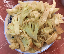 花菜炒鸡肉豆腐的做法