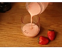 草莓养乐多果汁的做法图解8