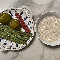 洋芋箜饭(土豆香肠焖饭)的做法图解1