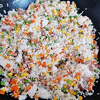 三色豆叉烧炒饭的做法图解4