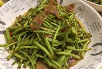 藜蒿炒腊肉的做法