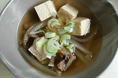 牛肉萝卜冻豆腐汤