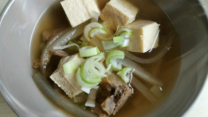 牛肉萝卜冻豆腐汤
