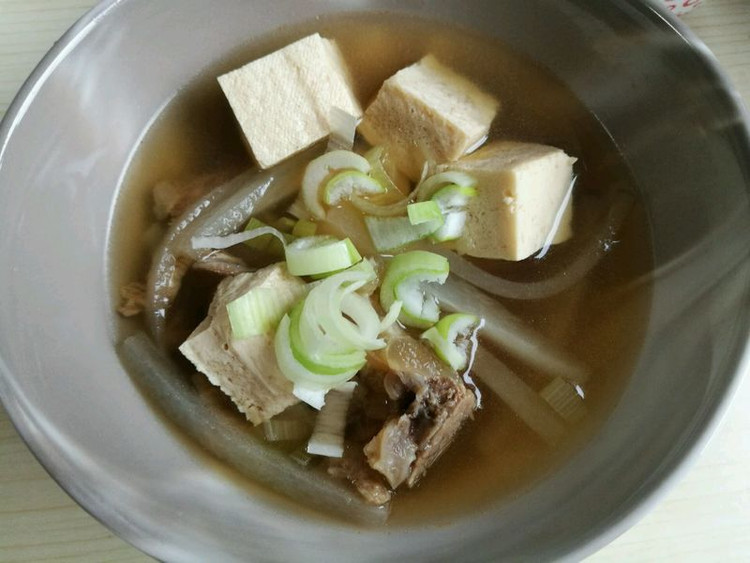 牛肉萝卜冻豆腐汤的做法