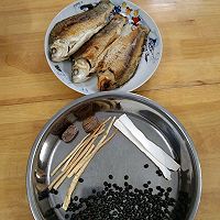 黑豆小侧鱼汤(适合小孩、老人、女士、孕妇)的做法图解3