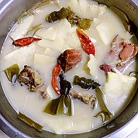 春笋炖腊肉海带的做法图解3