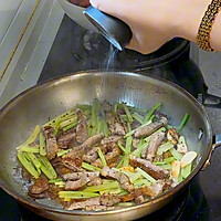 山姆调味牛排炒香芹的做法图解4