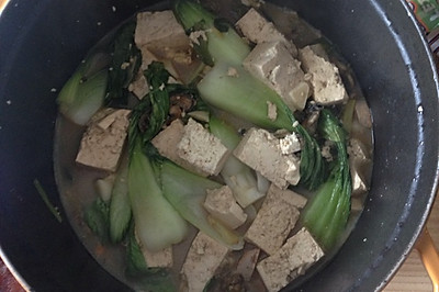 葱姜生蚝豆腐煲