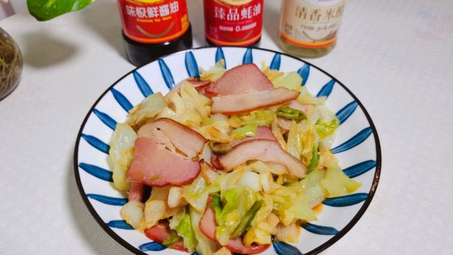 #葱伴侣豆瓣酱能蘸善炒#腊肉炒甘蓝的做法