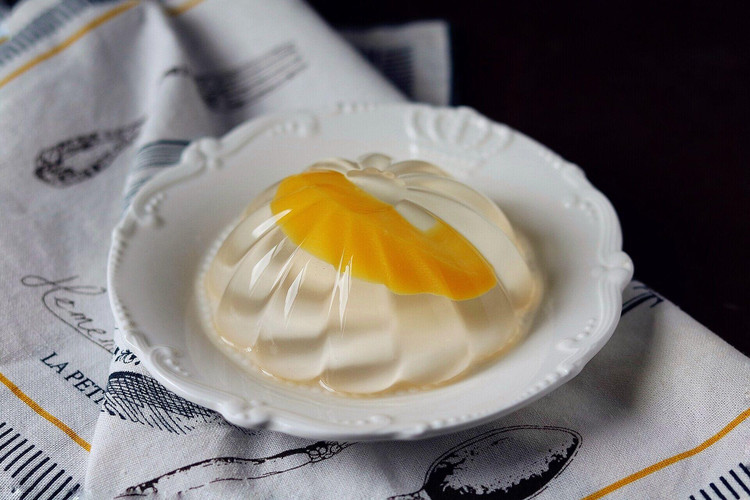 黄桃罐头的终极吃法 ——黄桃果冻，黄桃仙草冻的做法