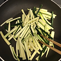 端着盆吃的：韩式拌饭的做法图解3