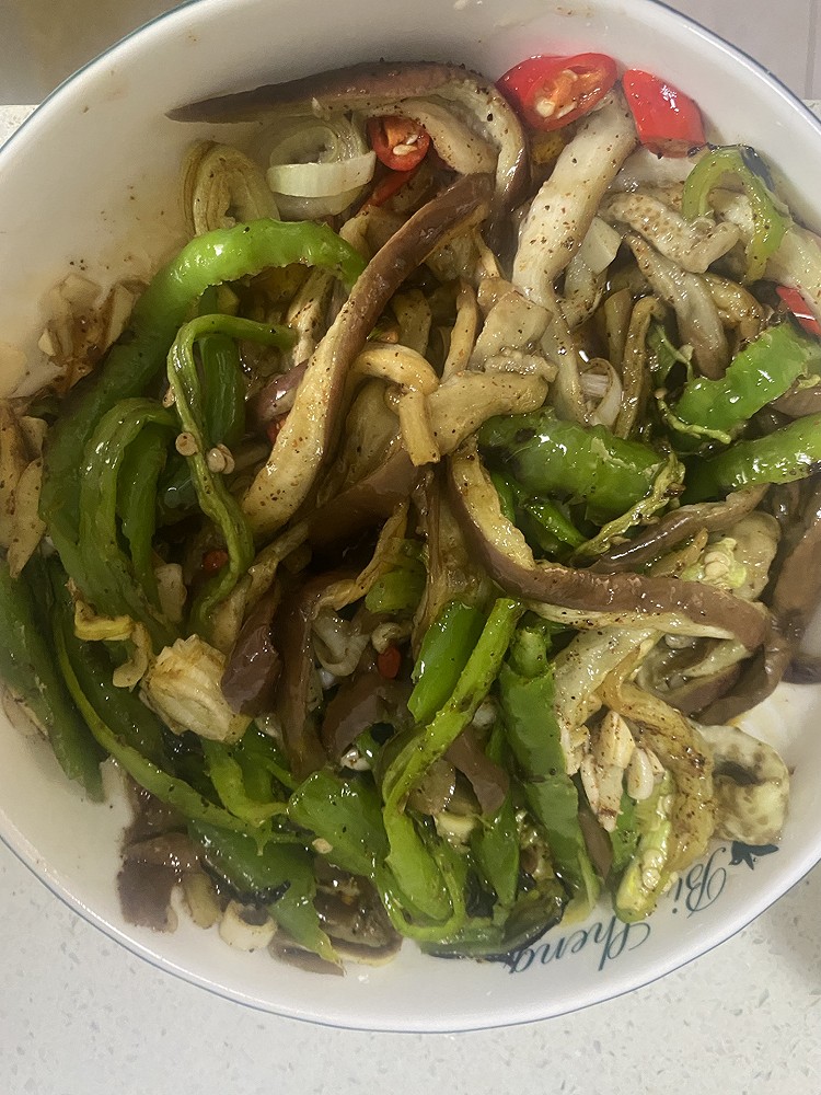 青椒茄子凉拌菜的做法