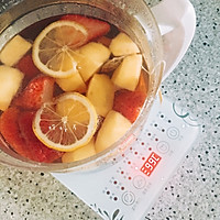 甜蜜蜜的草莓水果茶的做法图解2