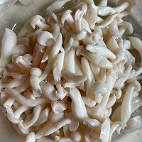 炸海鲜菇的做法图解1
