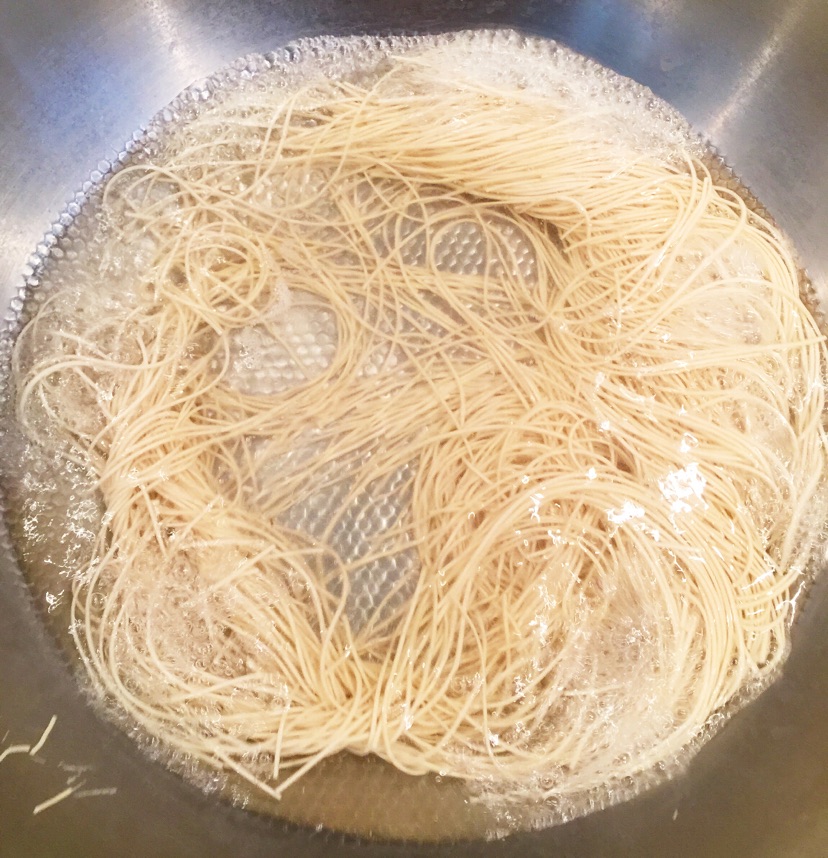香菇鸡汤面的做法图解4