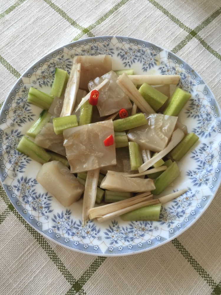 凉拌皮冻的做法图解2