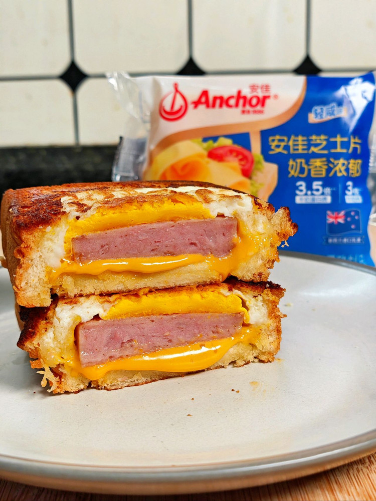 爆浆拉丝芝士厚蛋吐司三明治的做法