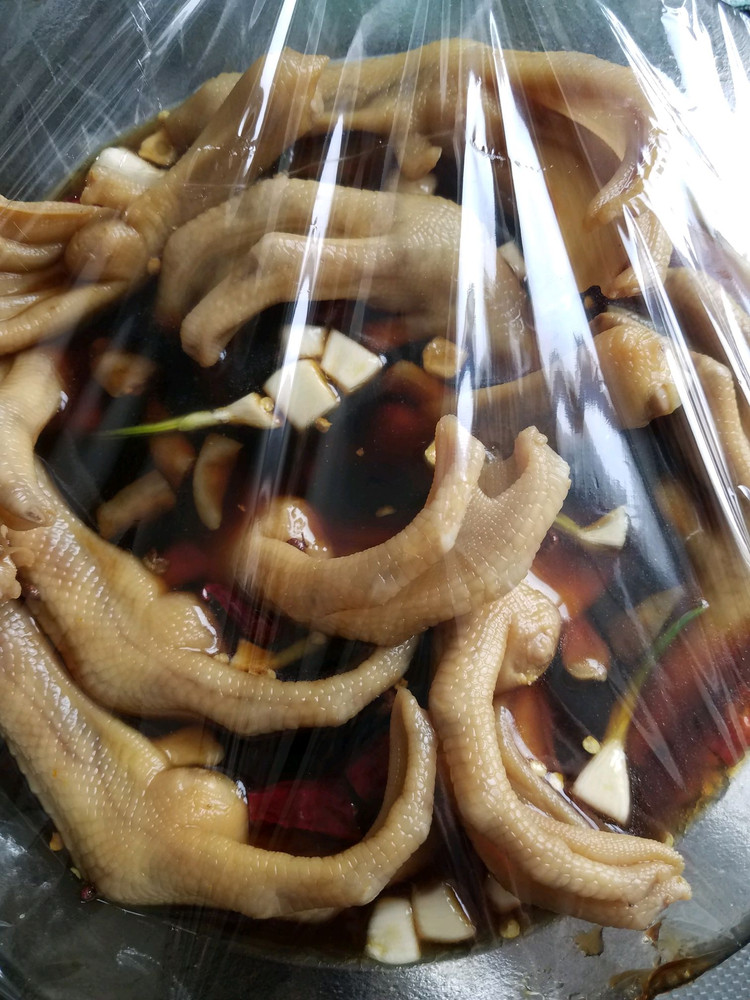 酸辣鸭爪的做法