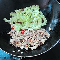 辣椒苦瓜炒肉的做法图解5