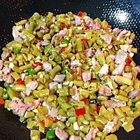 酸豆角炒肉的做法图解2
