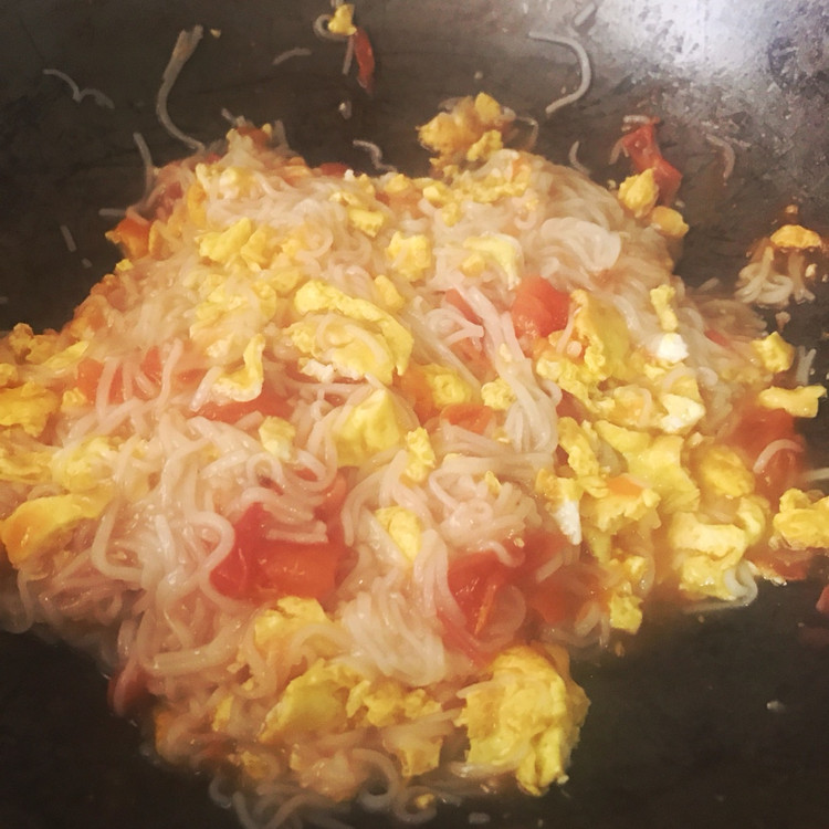 西红柿鸡蛋炒面的做法