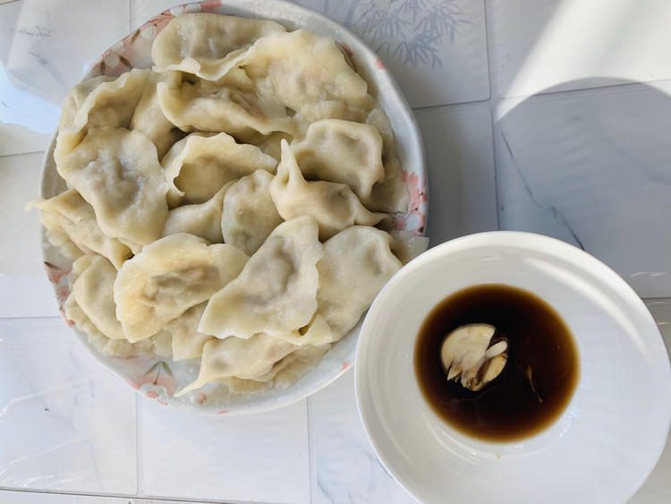 西葫芦胡萝卜饺子3～4人份的做法