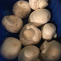 蘑菇炒刀豆的做法图解2