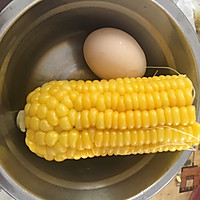 宝宝辅食之玉米蛋黄面的做法图解1