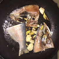 苦瓜焖三泥鱼的做法图解5