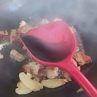 #暖冬酱在手，嗨吃部队锅#莲藕炖猪肉的做法图解6