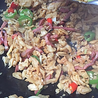 炒鸡下饭！萝卜干炒熏肉的做法图解5