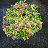 火腿玉米青豆的做法图解5