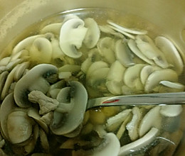 蘑菇瘦肉汤的做法