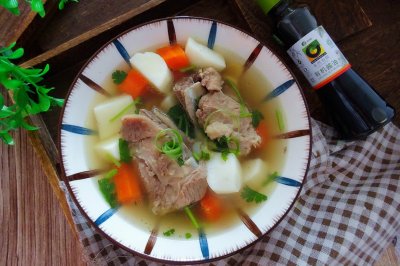 简单好做又营养，驱寒暖胃的猪骨山药胡萝卜汤。