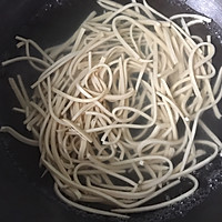 #硬核菜谱制作人#凉拌豆腐皮的做法图解3