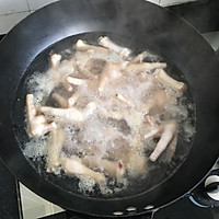 畅畅牌蒜香鸡爪的做法图解2