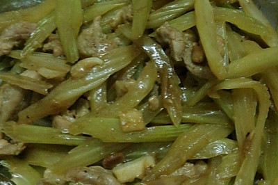 芹菜炒肉