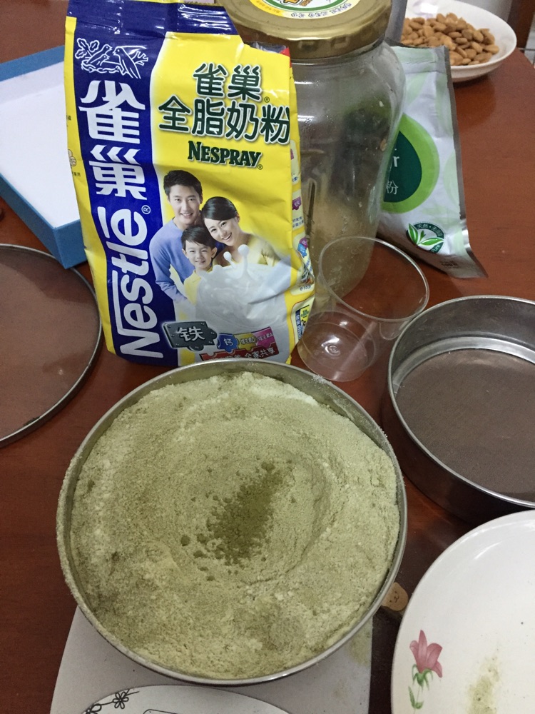 抹茶杏仁牛轧糖的做法图解2