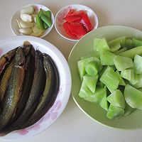 泥鳅炖莴苣#樱花味道#的做法图解1