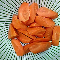 玉米胡萝卜排骨汤#柏翠辅食节-健康食疗#的做法图解2