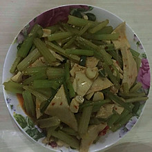 芹菜炒千叶豆腐