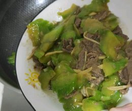 牛肉炒苦瓜# 喜欢苦瓜跟牛肉的可以看看哟的做法