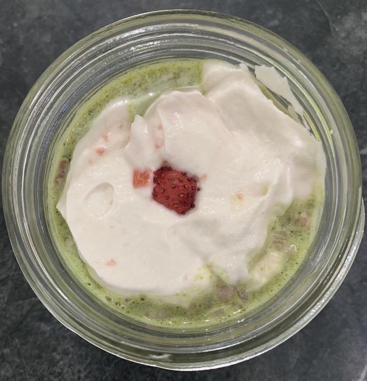 抹茶草莓拿铁冷饮的做法