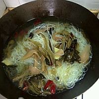茼蒿酸菜粉丝汤的做法图解5