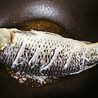 入味不粘锅：红烧鲤鱼的做法图解4
